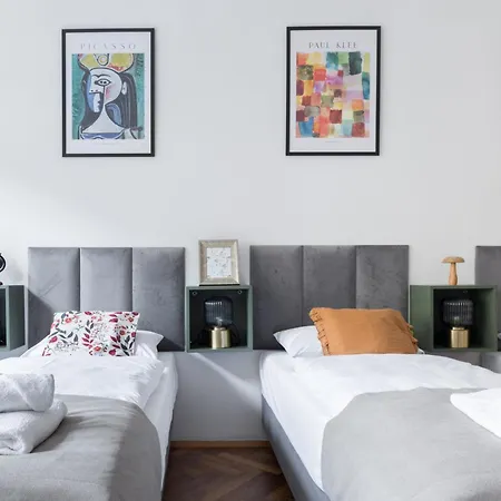 Friendhouse Apartments Starovislna Cracovia Esterno foto