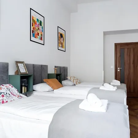 Friendhouse Apartments Starovislna Cracovia Esterno foto